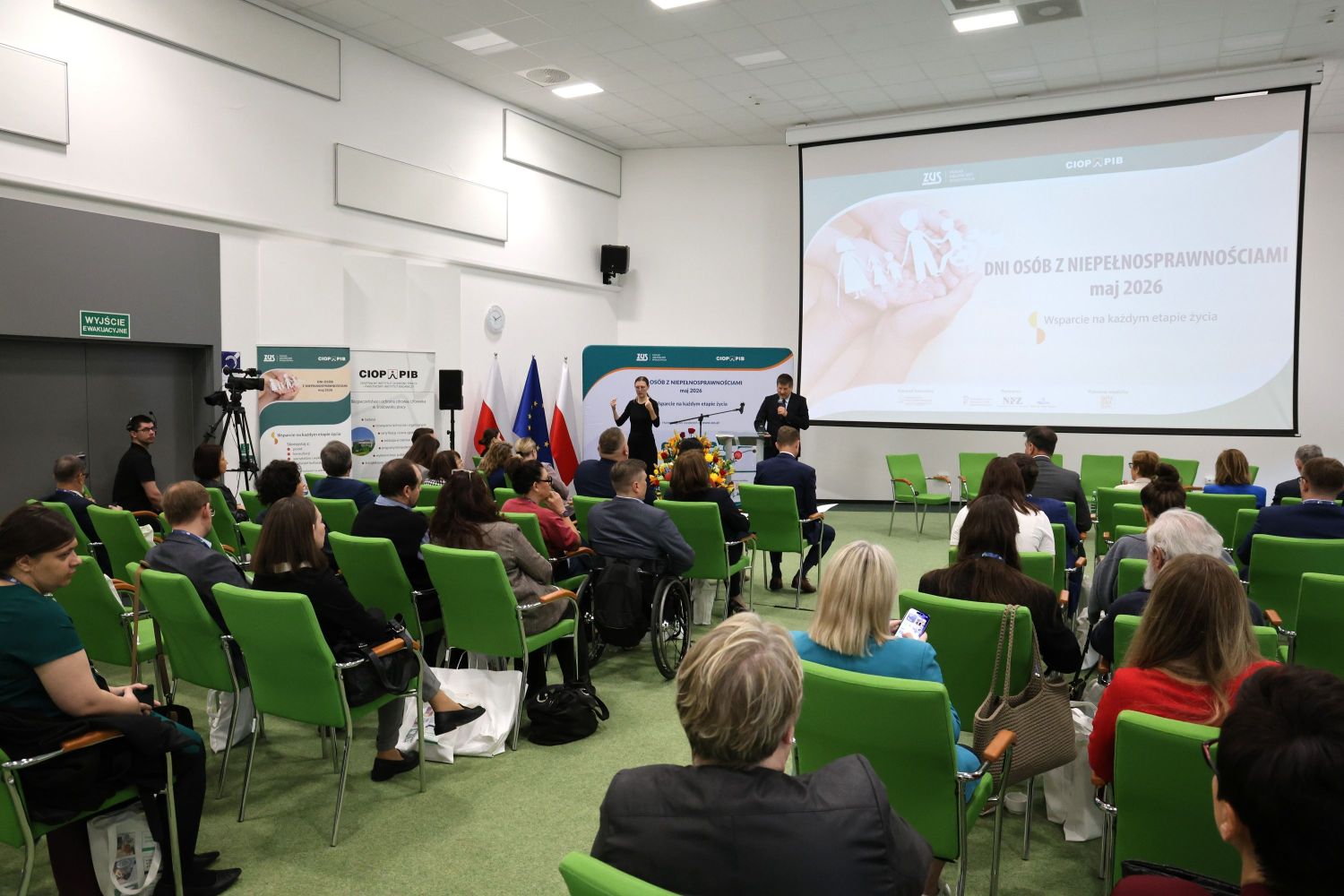 Konferencja inauguruj\u0105ca Dni Os\u00F3b z Niepe\u0142nosprawno\u015Bciami 2026, \u201EWsparcie na ka\u017Cdym etapie \u017Cycia\u201D \u2013 8 maja 2026 r. (Fot. ZUS)